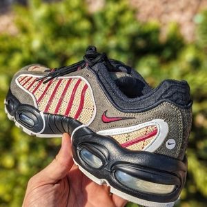 Nike tailwind camper green